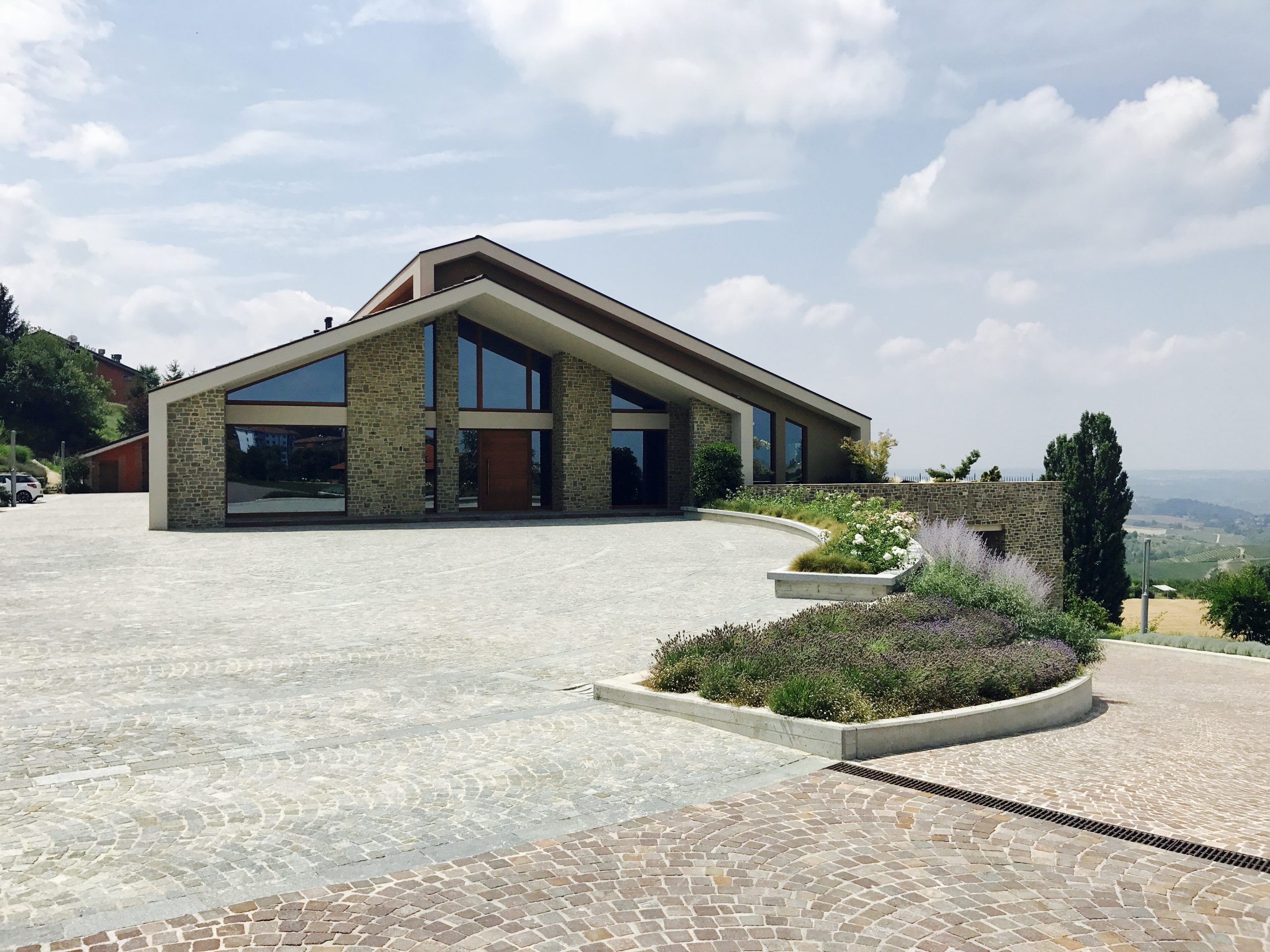 Giacomo Conterno l'esterno della cantina 