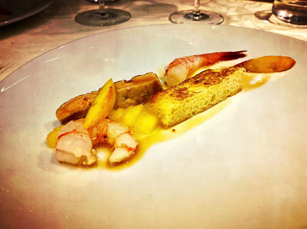 Crudo e cotto di gamberi, pesche e foie gras Ristorante del Grand Hotel dei Castelli