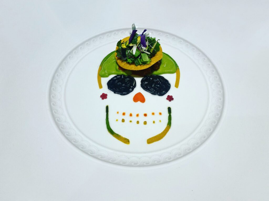 The Snail in the Skull - Lumache, tostada, mole verde, mole rosso Osteria Francescana Menù 