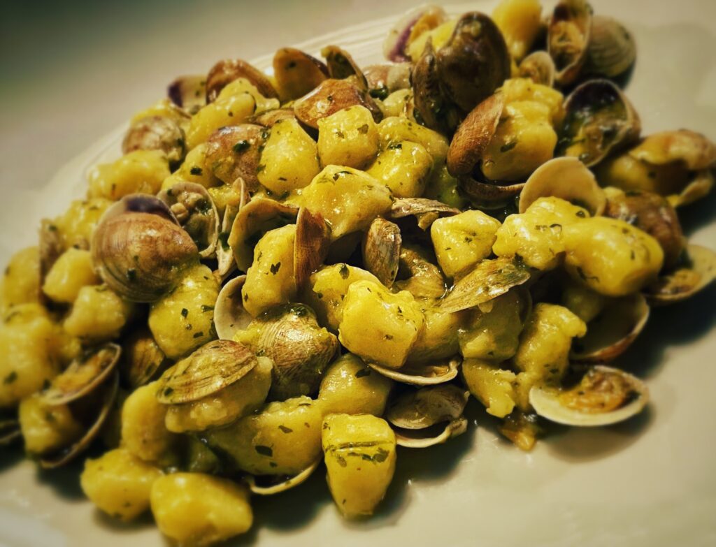 Gnocchi di pesce con le arselle Raieü Lavagna Gnocchi di pesce con le arselle Raieü Lavagna