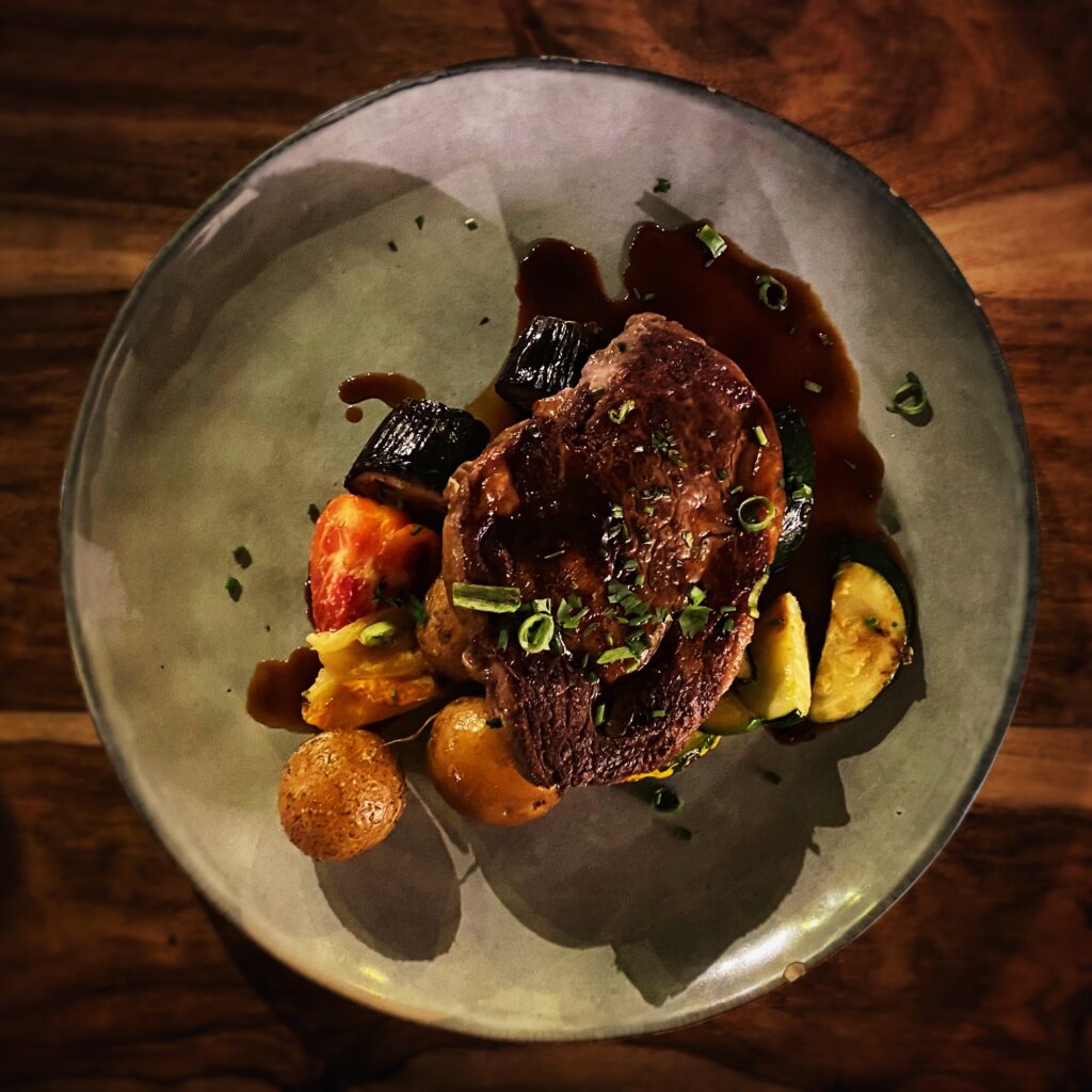 Entrecôte d'Islande, légumes rôtis - La Femme du Boucher Marsiglia