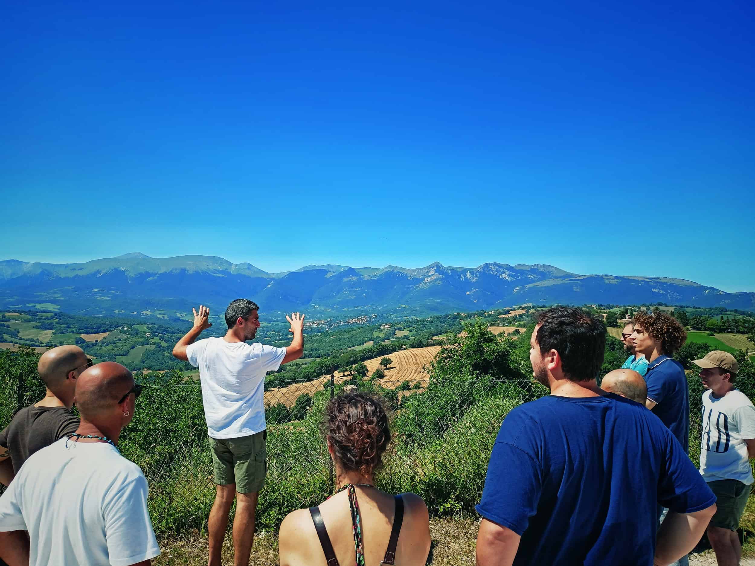 CONTRADA CONTRO e il recupero delle viti maritate a Gualdo: quando si dice "COLTIVARE un sogno"