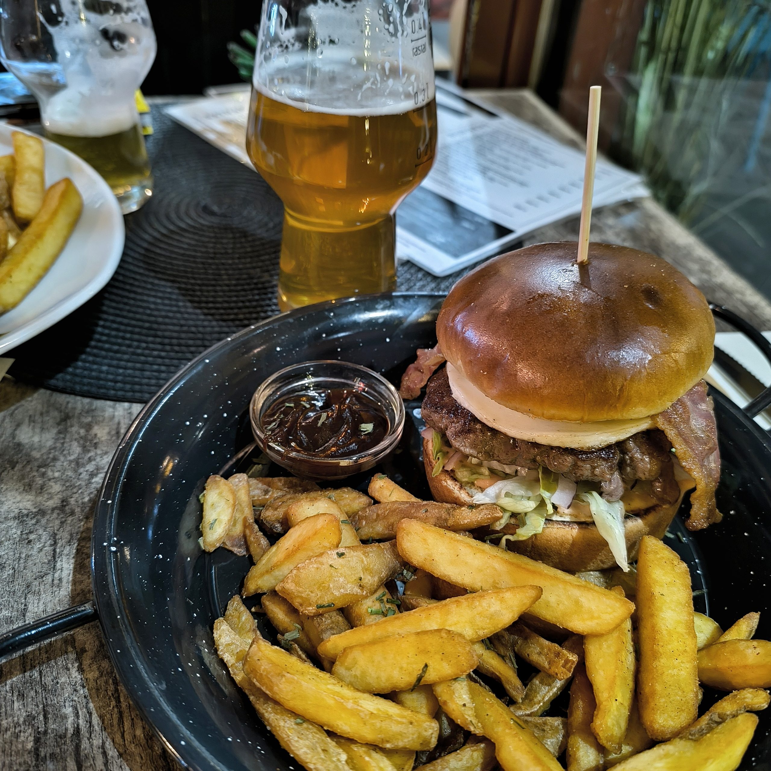 Perché anche tu dovresti perderti a BUDAPEST tra neo-bistrot, trattorie, vino naturale e... - Burger