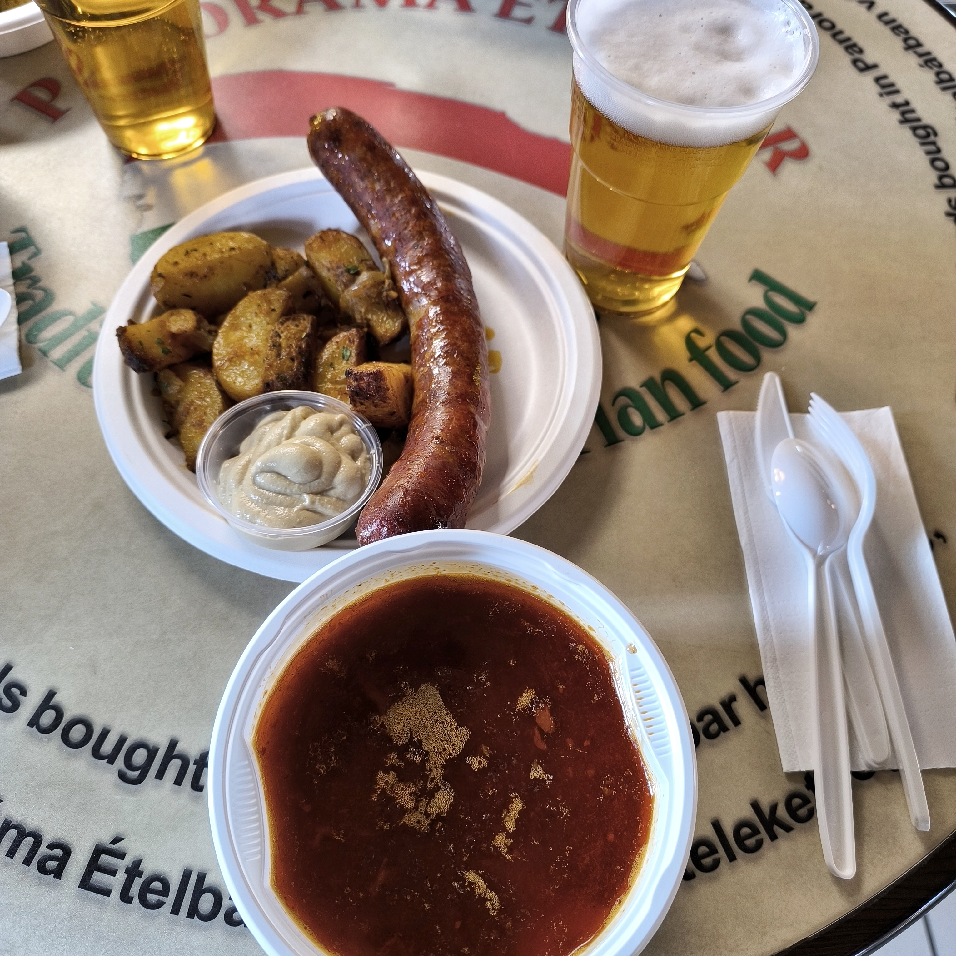 Perché anche tu dovresti perderti a BUDAPEST tra neo-bistrot, trattorie, vino naturale e… #2 - Gulash e salsiccia