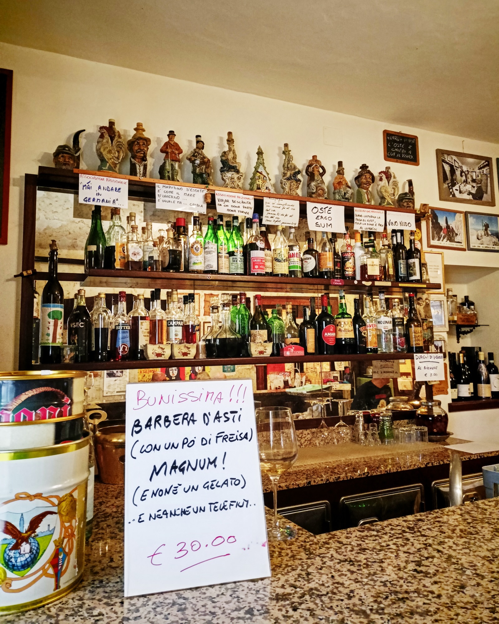 TRATTORIA DELL’ALBA, un gustoso miraggio nascosto nella nebbia della bassa cremonese - Bancone