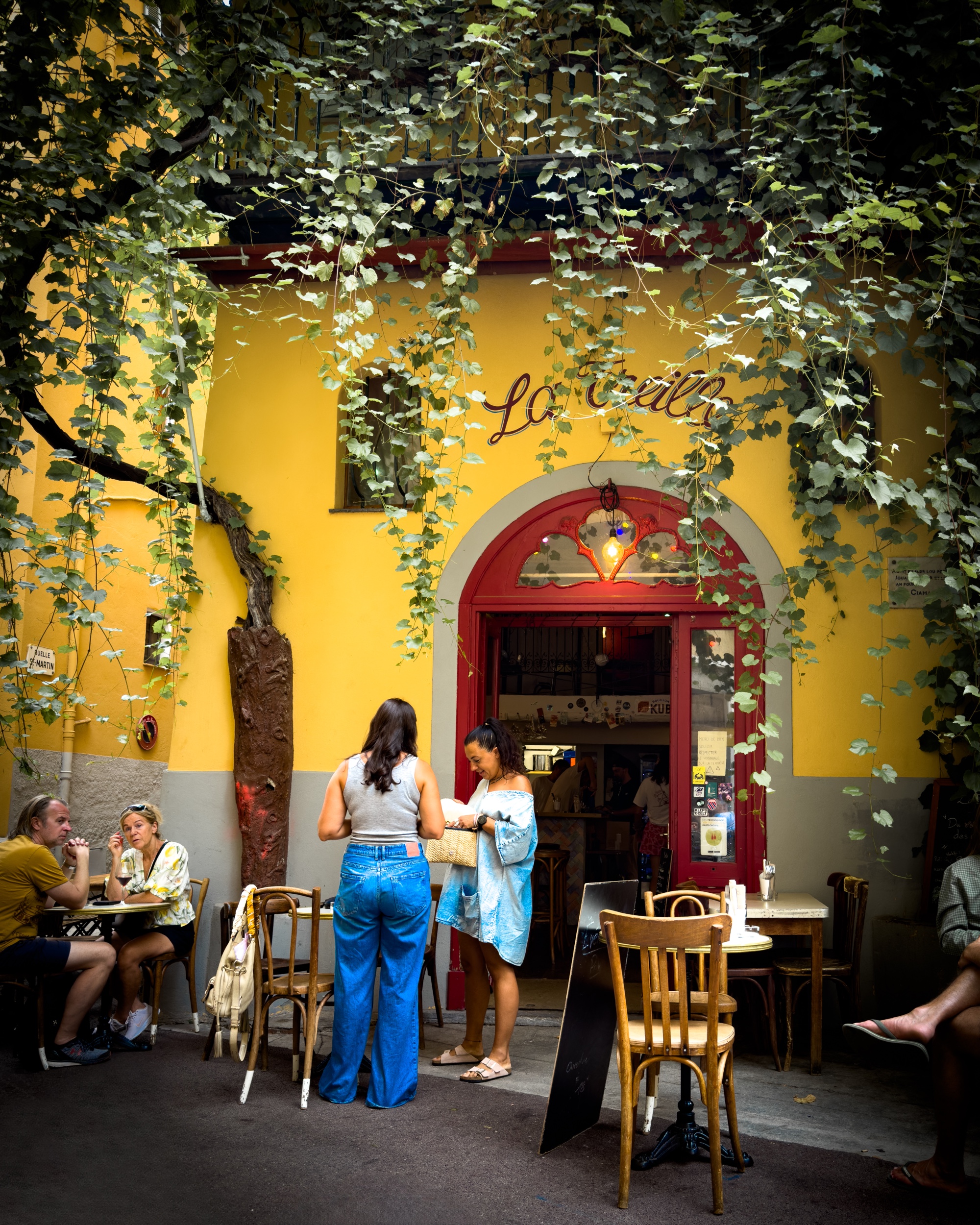 Perché questi 3 BAR-À-VIN di Nizza funzionano così bene #2 - CAFÉ DES AMIS e LA TREILLE