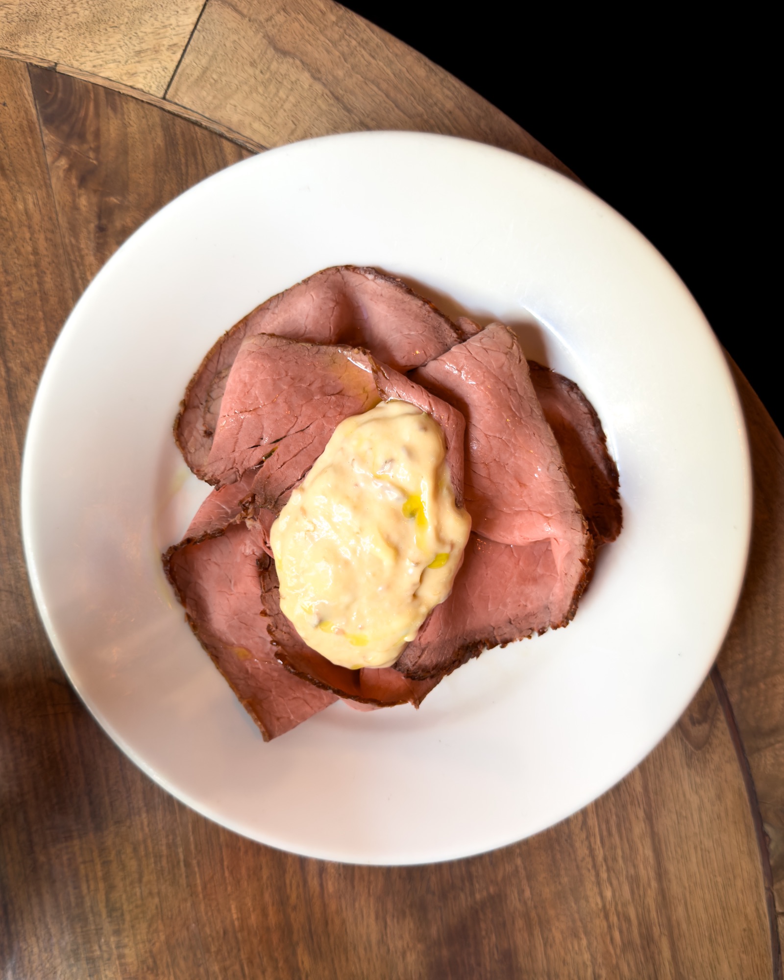 CAFFÈ DELL'OROLOGIO: l’ode non à la mode alla resistenza di una piola a San Salvario - Vitello tonnato CAFFÈ DELL'OROLOGIO: l’ode non à la mode alla resistenza di una piola a San Salvario - Vitello tonnato