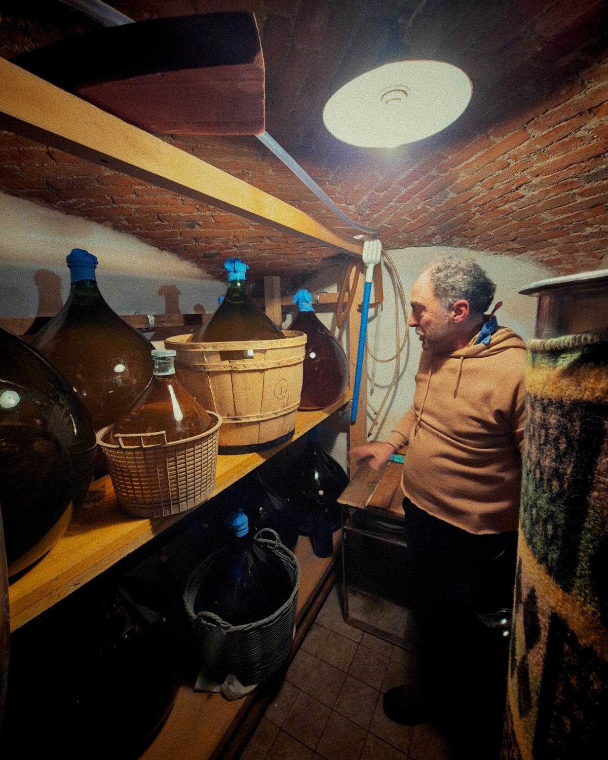 OTTENIMENTI: Mario Siragusa fa Vino naturale - Cantina